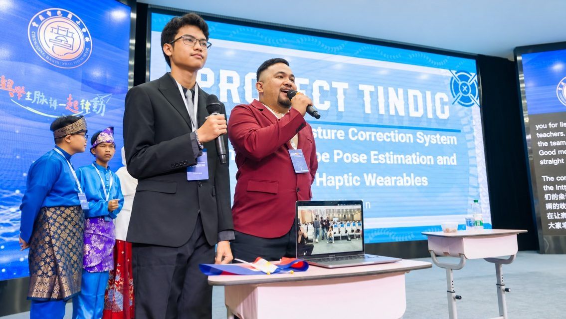 Yenz Markkus Barcelona Encarnacion (left) and Wilbert Lareza Jeresano (right) while presenting Project TINDIG